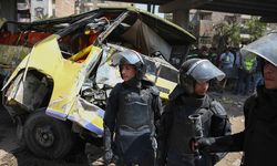Mısır'da yolcu otobüsü devrildi: 12 ölü, 34 yaralı