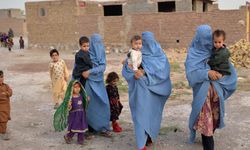 Afganistan'da açlık nedeniyle aileler çocuklarını satıyor