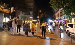 İzmir’de öğrenciler battaniyeli yürüyüş yaptı