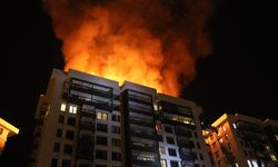 İşten atılan apartman görevlisinin "binayı yaktığı" iddia edildi