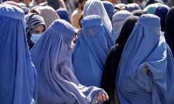 Taliban kadınlara burka zorunluluğunu yeniden getirdi