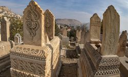 Mardin'de Süryani mezarlığına saldırı: Mezarlar tahrip edildi