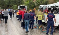 Balıkkesir'de meydana  trafik kazasında: 8 kişi hayatını kaybetti