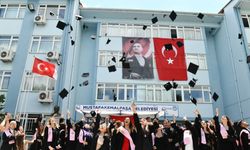 Bursa Mustafakemalpaşa'da gençlerin mezuniyet coşkusu