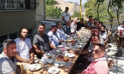 İzmir Karabağlar'da mahalleliden yemekli teşekkür