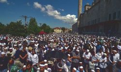 Fatih'te cenaze izdihamı: Ustaosmanoğlu'nun cenazesi için camilerde gecelediler!