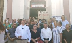 Antalya Li̇sesi̇'ni̇n tari̇hi̇ müze bi̇nasinin Olgunlaşma Ensti̇tüsüne tahsi̇s edi̇lmesi̇ protesto edi̇ldi̇