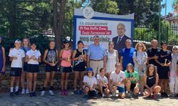 Efeler Belediyesi Tenis Turnuvası'nda ödüller sahiplerini buldu