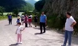 Sinop'taki Tatlıca Şelalesi'ne gitmek isteyenler 8km yürümek zorunda kalıyor: "Devlet bir an önce bu yolu açsın"