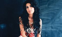 Rock kraliçesi Winehouse'un hayatı film oluyor