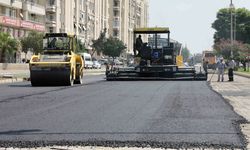 Adana Büyükşehir Belediye Başkanı Zeydan Karalar, yol çalışmalarını yerinde inceledi