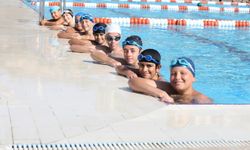 Bayraklı Belediyesi'nin yüzme kurslarına yoğun ilgi