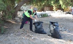 Bodrum Belediye ekipleri ve gönüllülerden plaj temizliği
