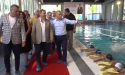 Bornova Çamdibi Yüzme Havuzu'nda ilk kulaçlar milli yüzücü İlker Altınbilek'ten