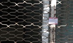 Malatya'da canlı tavuk satan esnafın işyerleri mühürlendi: Oturma eylemine başladılar