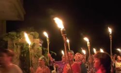 Rize Bozukkale Köyü'nde meşaleli yürüyüşle Zafer Bayramı kutlandı