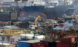 Aliağa'da asbestli gemiye karşı miting: Aliağa dünyanın çöplüğü değildir