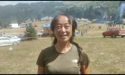 Çinli kadın turist Artvin’de güreş tuttu
