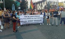 Antalya Kadın Platformu şarkıcı Gülşen ‘in tutuklanmasını protesto etti: Katillerin, tecavüzcülerin sırtını sıvazlayanlara sözümüz var; sokakta, evde, okulda, işyerinde her yerdeyiz. Ne size ne kadın düşmanı politikalarınıza itaat etmiyoruz
