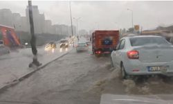 İstanbul'da yağmur var: Esenyurt deresi taştı, bazı evleri su bastı! Trafikte yağmur yoğunluğu