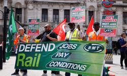 Birleşik Krallık'ta milyonlarca kamu çalışanı greve gitmeyi oyluyor: Hayat duracak
