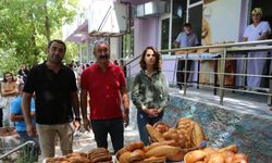 Komünist başkan yardımlarla ekmek fabrikası kurdu: Yoksullara bedava ekmek dağıtacak