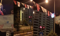 Erzurum’da AKP’li belediye çalışanları, MHP bayrakları asarken görüntülendi
