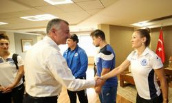 Başkan Büyükakın Kağıtspor'un sporcularını ağırladı