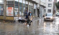 Burhaniye Belediyesi yağmur ekibi iş başında