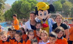 İzmir Karabağlar'da okula Mickey Mouse ile başlangıç