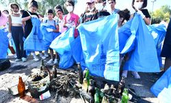 İzmir’de çevre gönüllüleri Kent Ormanı'nda temizlik yaptı