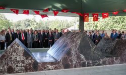 Kılıçdaroğlu, Menderes ve Özal’ın anıt mezarlarını ziyaret etti