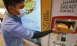 Dubai'de dar gelirliler için ücretsiz ekmek otomatı