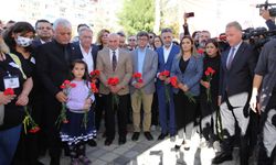 İzmir depreminde hayatını kaybeden yurttaşlar anıldı