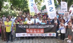 İzmir'de sağlık örgütleri sopayla darp edilen doktor için toplandı: Sağlıkta terör ülkemizin en can yakıcı sorunudur
