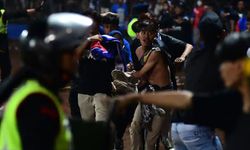 Endonezya’da polisin sıktığı gaz paniğe neden oldu: 129 kişi öldü