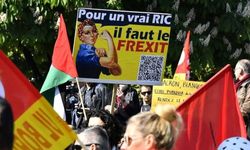 Fransa'da aşırı sağcılar AB ve NATO'dan çıkılması için yürüdü