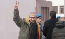 Sırrı Süreyya Önder’e "devleti ve hükümeti aşağılamak" gerekçesiyle 5 ay hapis cezası verildi