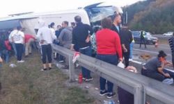 Bolu'da yolcu otobüsü devrildi: 3 ölü, 32 yaralı