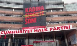 CHP Genel Merkezi’ne “Kadına Şiddete Son" yazılı pankart asıldı
