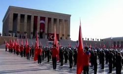 Devlet erkanı Anıtkabir'de, Atatürk'ün huzuruna çıktı
