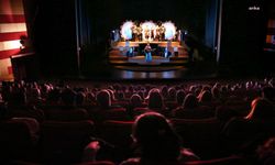 EBB Şehir Tiyatroları'nın 'Yaşasın Demokrasi' oyunu İstanbul'da sahnelendi