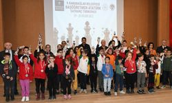 İzmir Karabağlar'da satranç turnuvası sona erdi