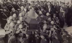 Nadir görülen fotoğraflarla Atatürk'ün cenaze töreni: İstanbul'dan son kez nasıl uğurlandı, Ankara'da nasıl karşılandı?