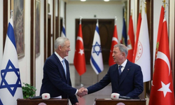 Milli Savunma Bakanı Akar, İsrail Savunma Bakanı Gantz ile görüştü