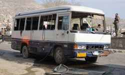 Afganistan’da bir otobüse düzenlenen bombalı saldırıda 7 kişi hayatını kaybetti