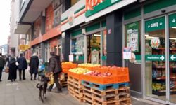 Hopa'dan alışveriş yapan Özbek vatandaş: Türkiye çok ucuz ve güzel