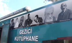 Osmaniye'deki gezici kütüphanede, Osmaniyeli Yaşar Kemal'in fotoğrafı yok