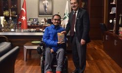 Tepebaşı Belediye Başkanı Ataç’a hediye