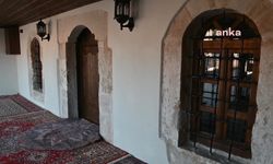 Yozgat’ta duvarlarında orijinal resim ve el yazmaları bulunan tarihi cami ibadete açıldı